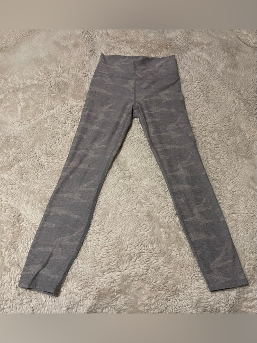 Vuori Clean Elevation High Rise 7/8 Legging in Pale Heather Camo size XS